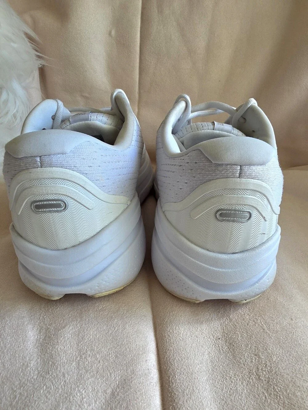 Brooks men white